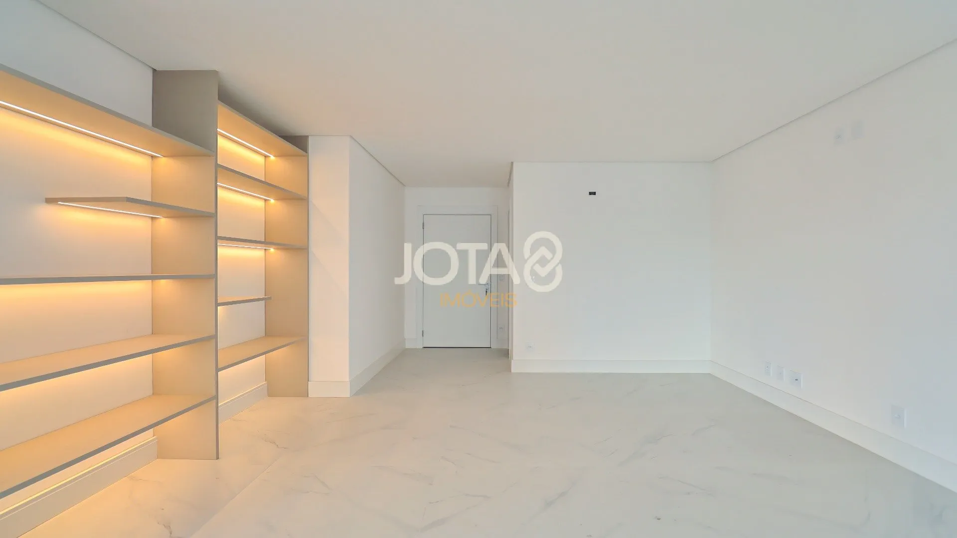 Квартира з 3 спальнями-сюїтами 193 м² і 4 паркомісця — photo 2