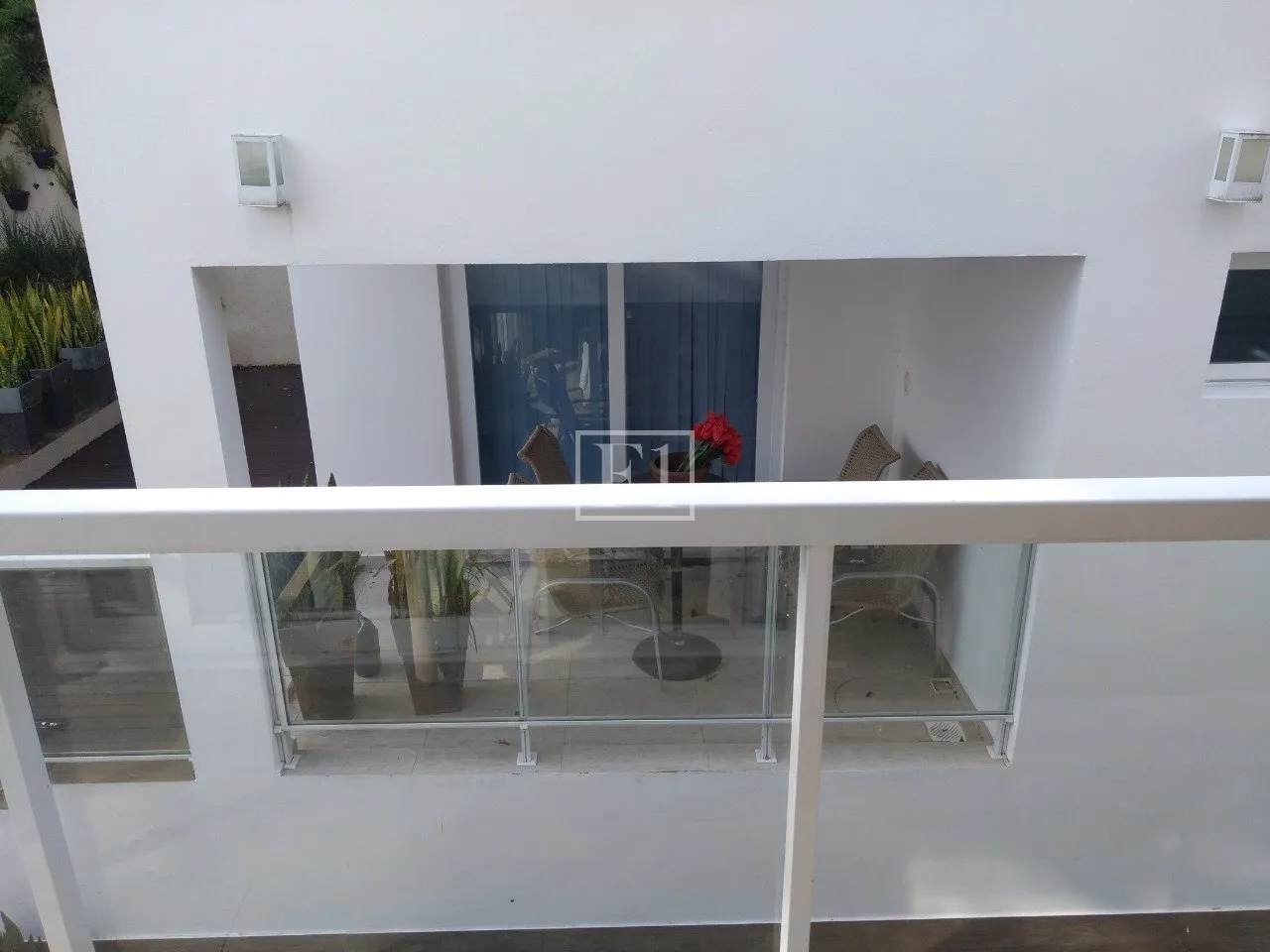 Furnished house, 450 m², with floor-to-ceiling windows — photo 43