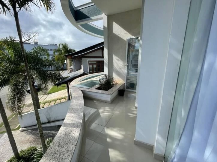 Ventanales de piso a techo y 4 dormitorios: casa de 400 m² — photo 5