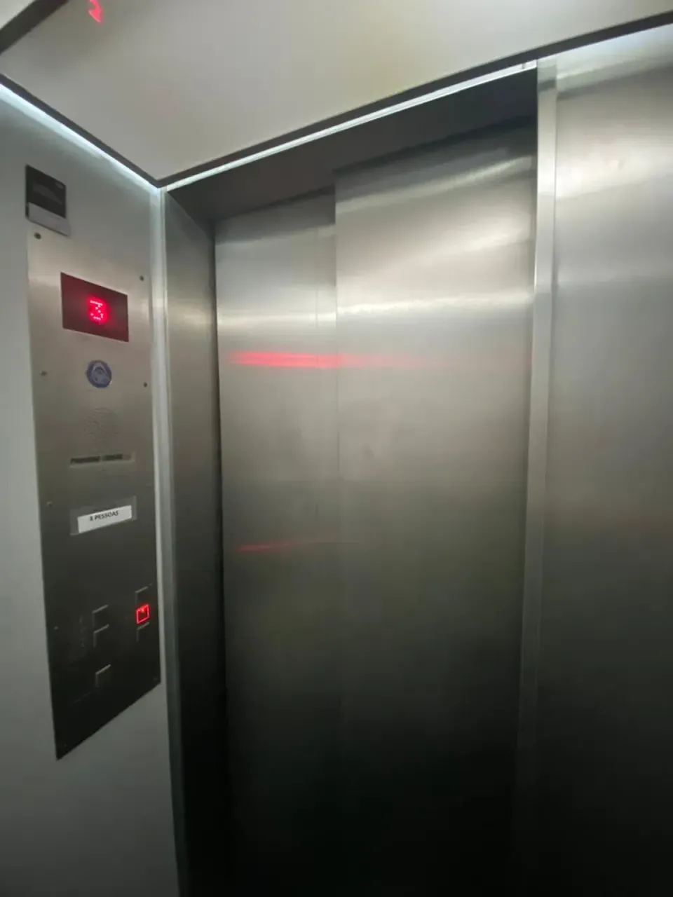 Unfurnished 2-bedroom apartment with glass shower — photo 11
