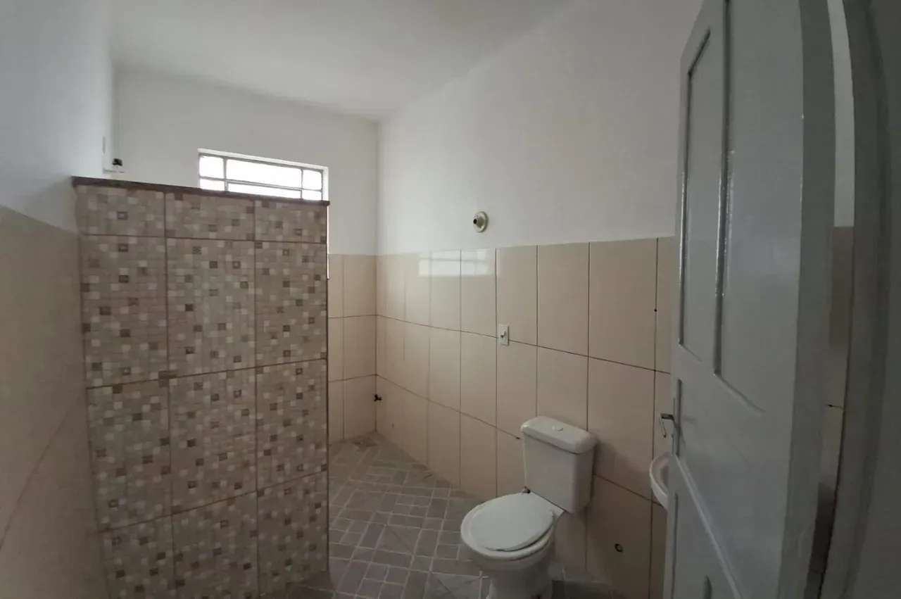2-bedroom apartment with 1 bathroom, no parking — photo 7