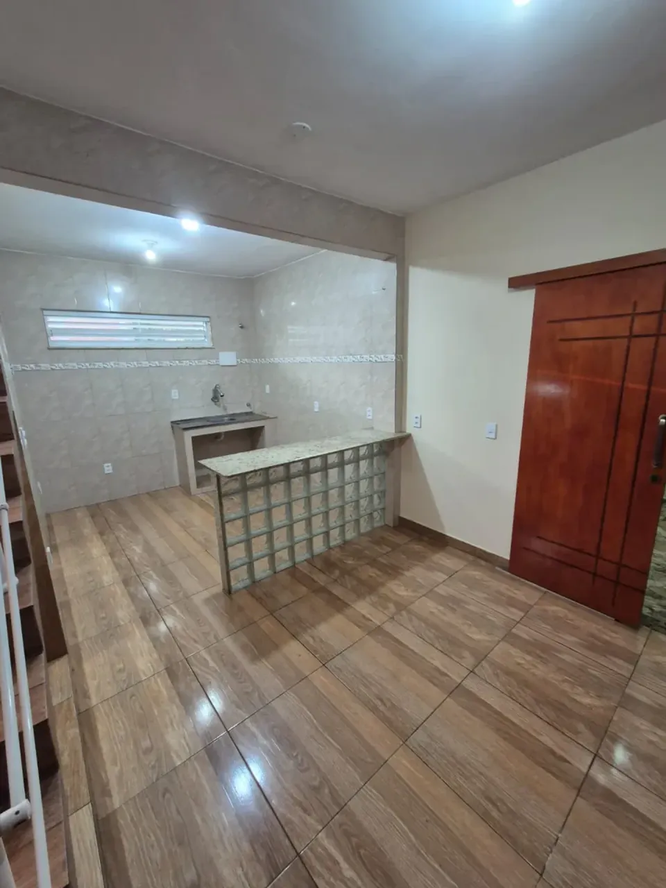 Casa com 1 quarto e 3 banheiros, cozinha integrada — photo 2