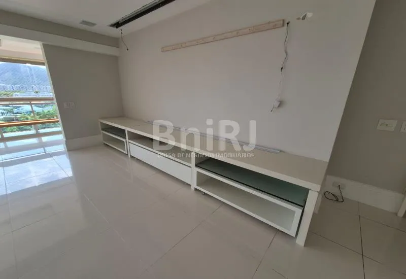 Apartment with 4 bedrooms and a glass balcony — photo 6