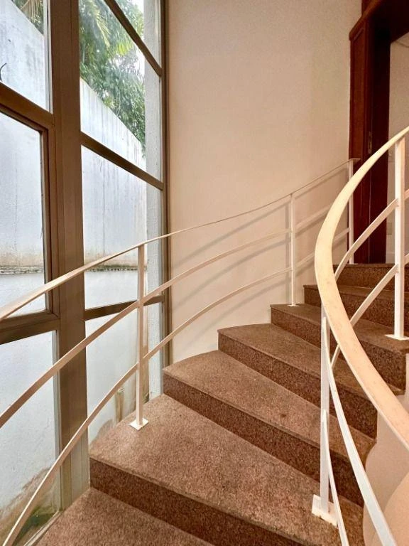 House with 5 bedrooms and 5 bathrooms — photo 46