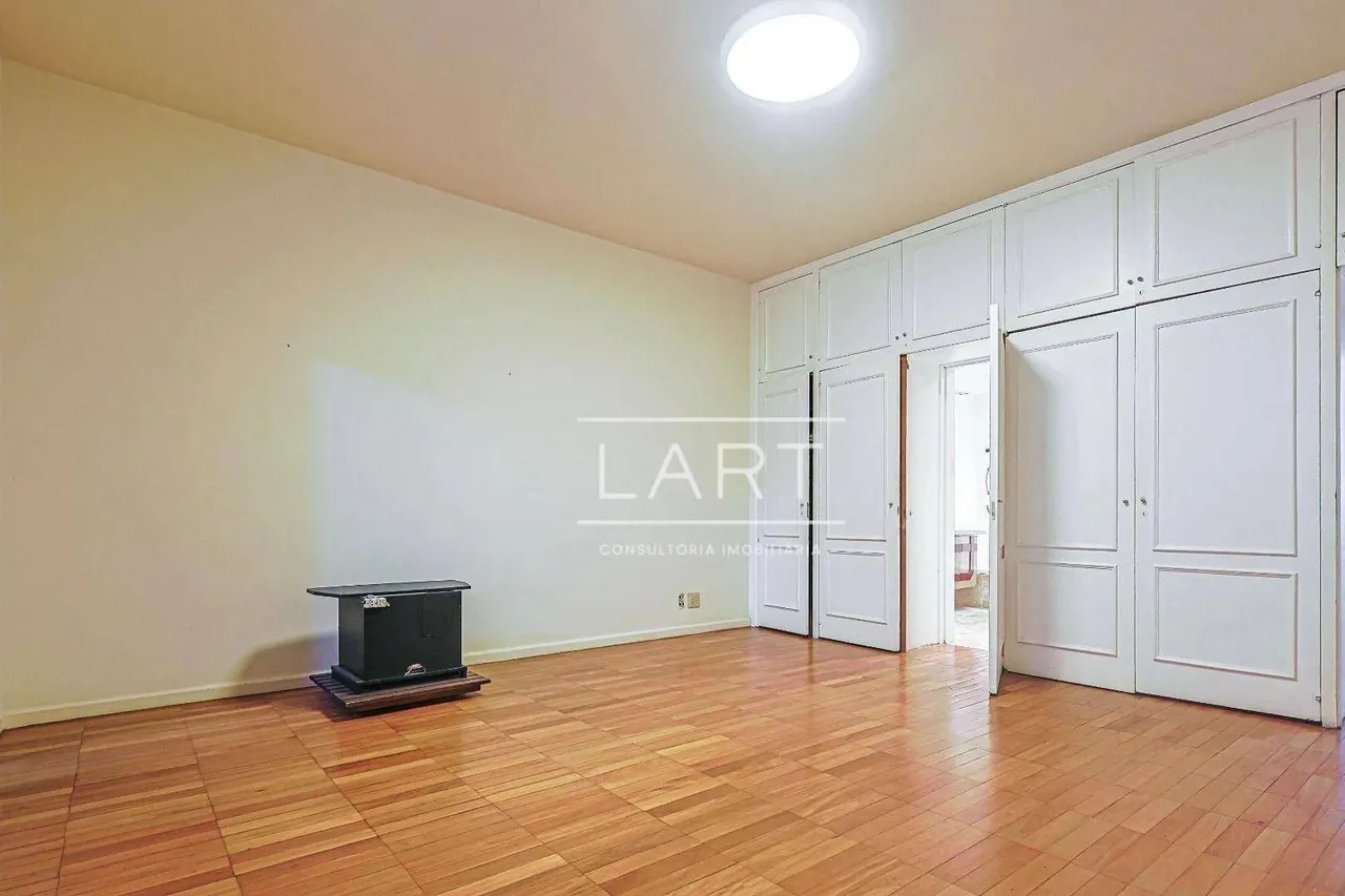 4-bedroom apartment with built-in wardrobes — photo 8