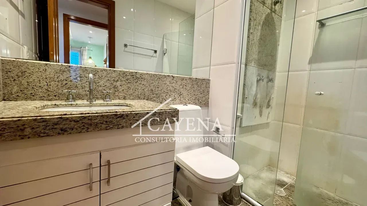 Furnished 4-bedroom apartment with glazed balcony — photo 18