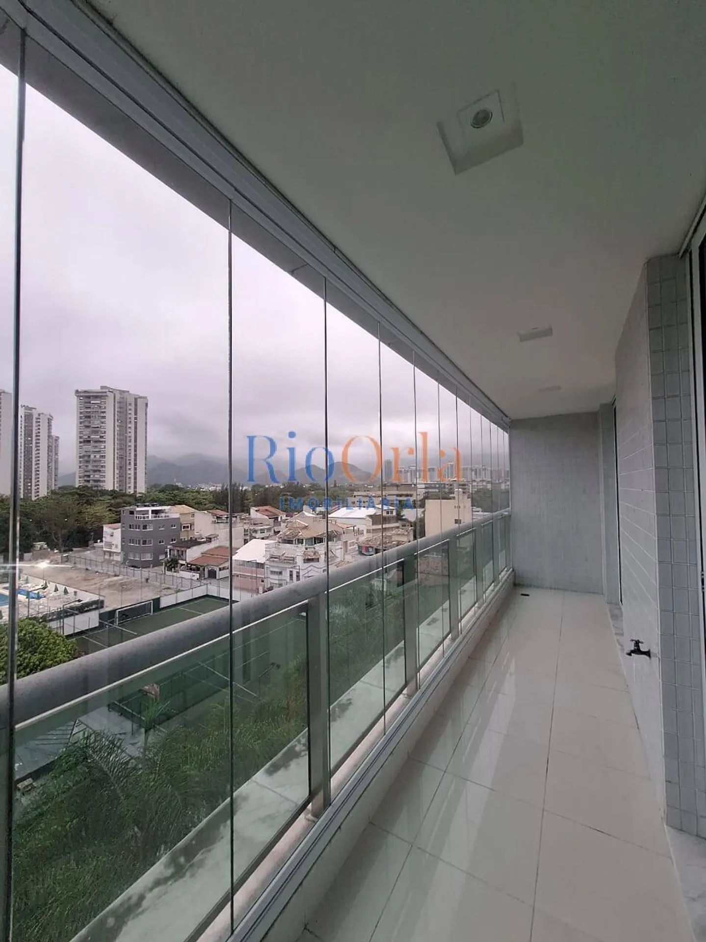 Furnished apartment with 4 bedrooms and 5 bathrooms — photo 48