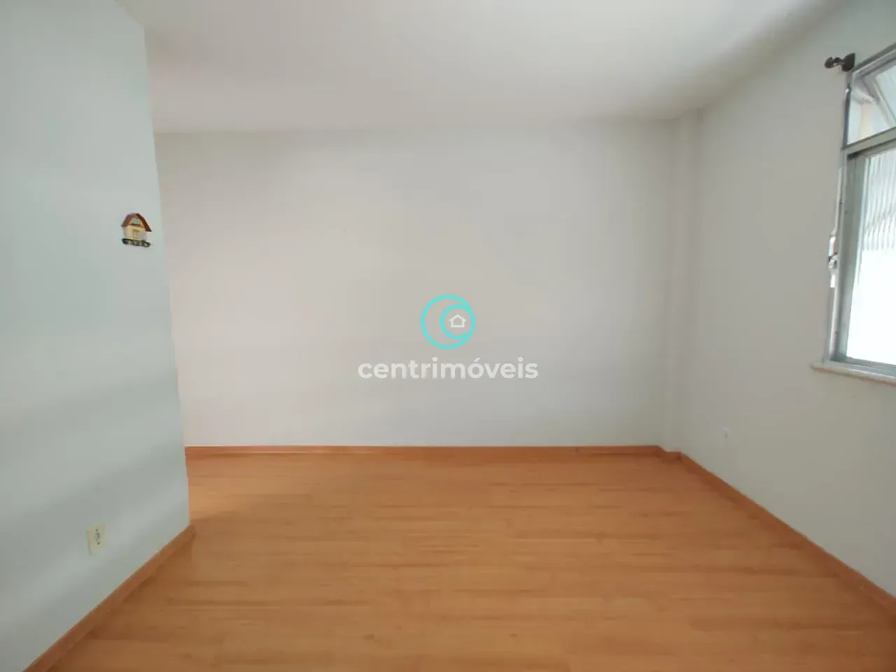 Wood or laminate floors in a 2-bedroom apartment, 50 m² — photo 10