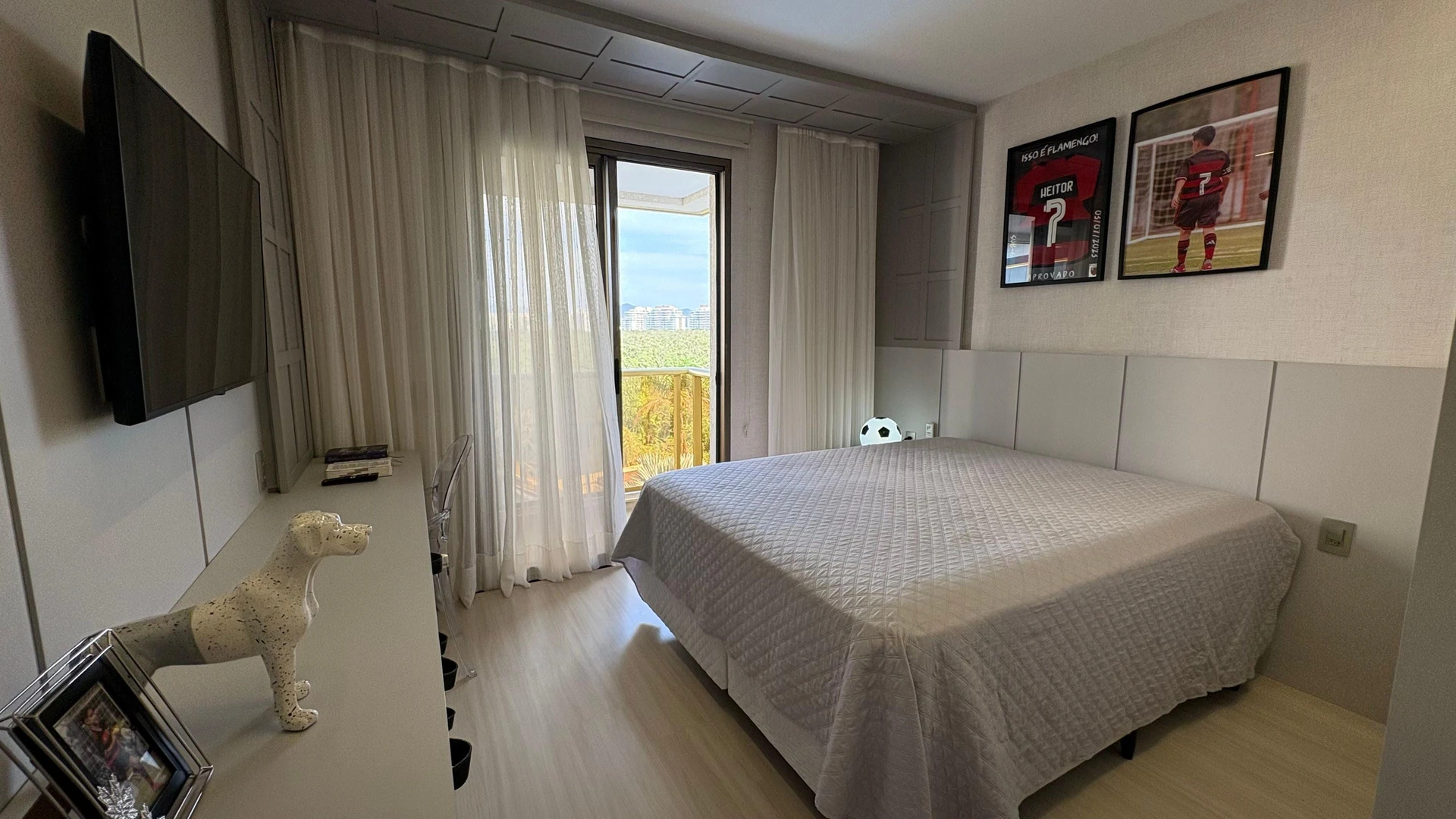 Jacuzzi in a 5-bedroom apartment, 217 m² — photo 19