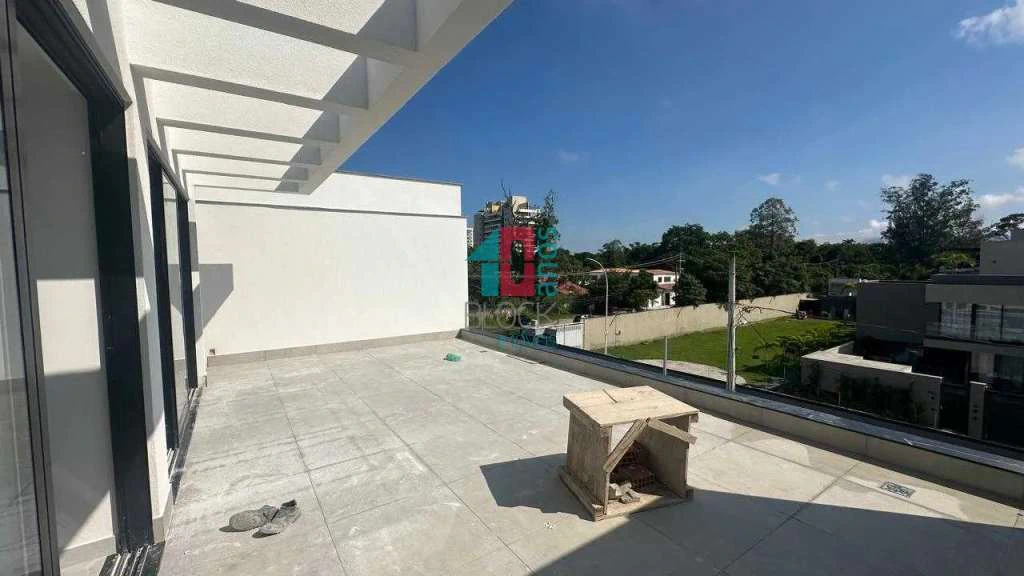 Casa com 5 suítes, 8 banheiros e 3 vagas para reformar — photo 18