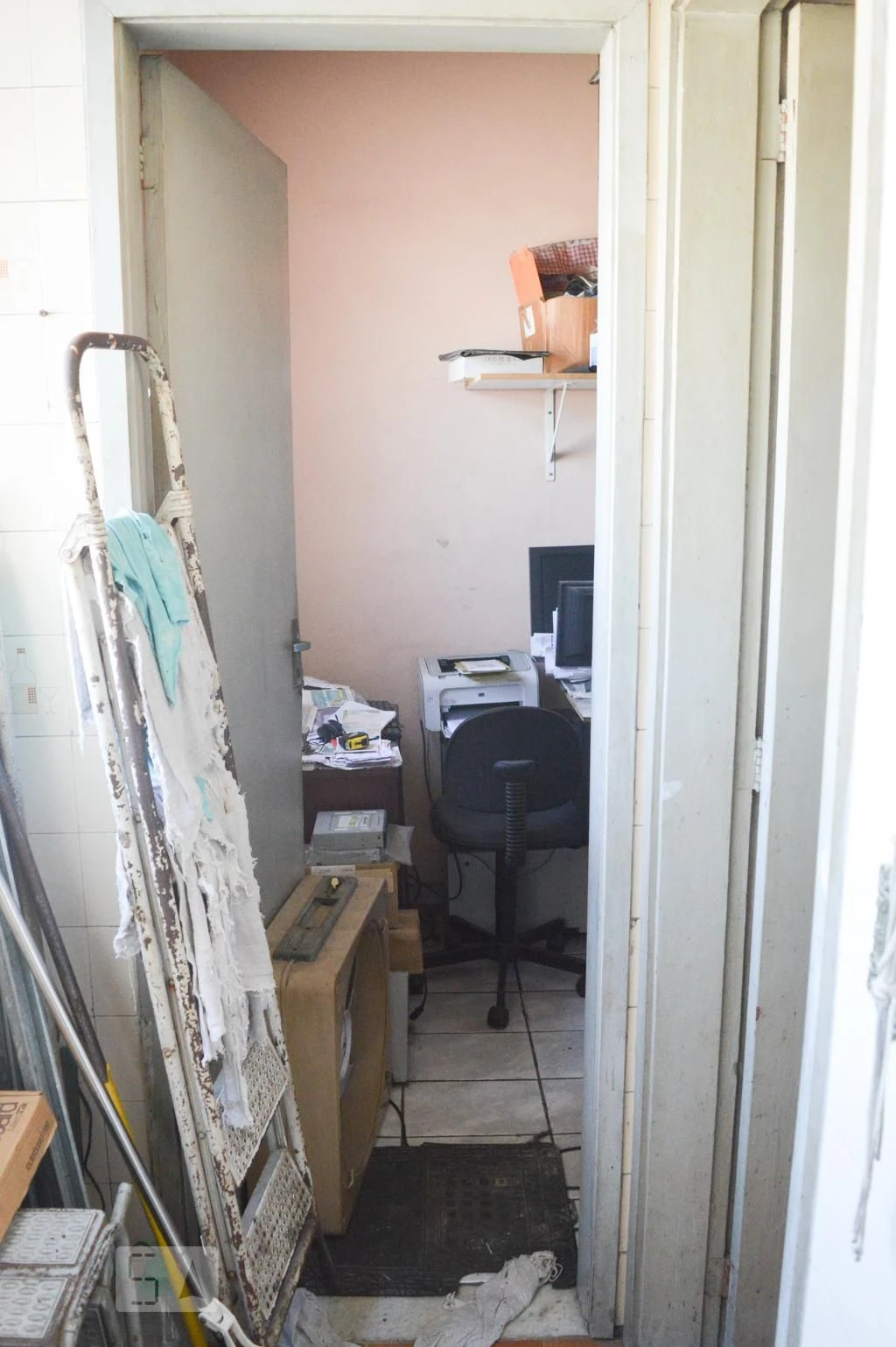 Furnished 2-bedroom apartment with private BBQ — photo 27