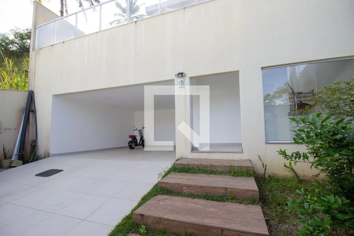 4-bedroom house with a bathtub in Rio de Janeiro — photo 34