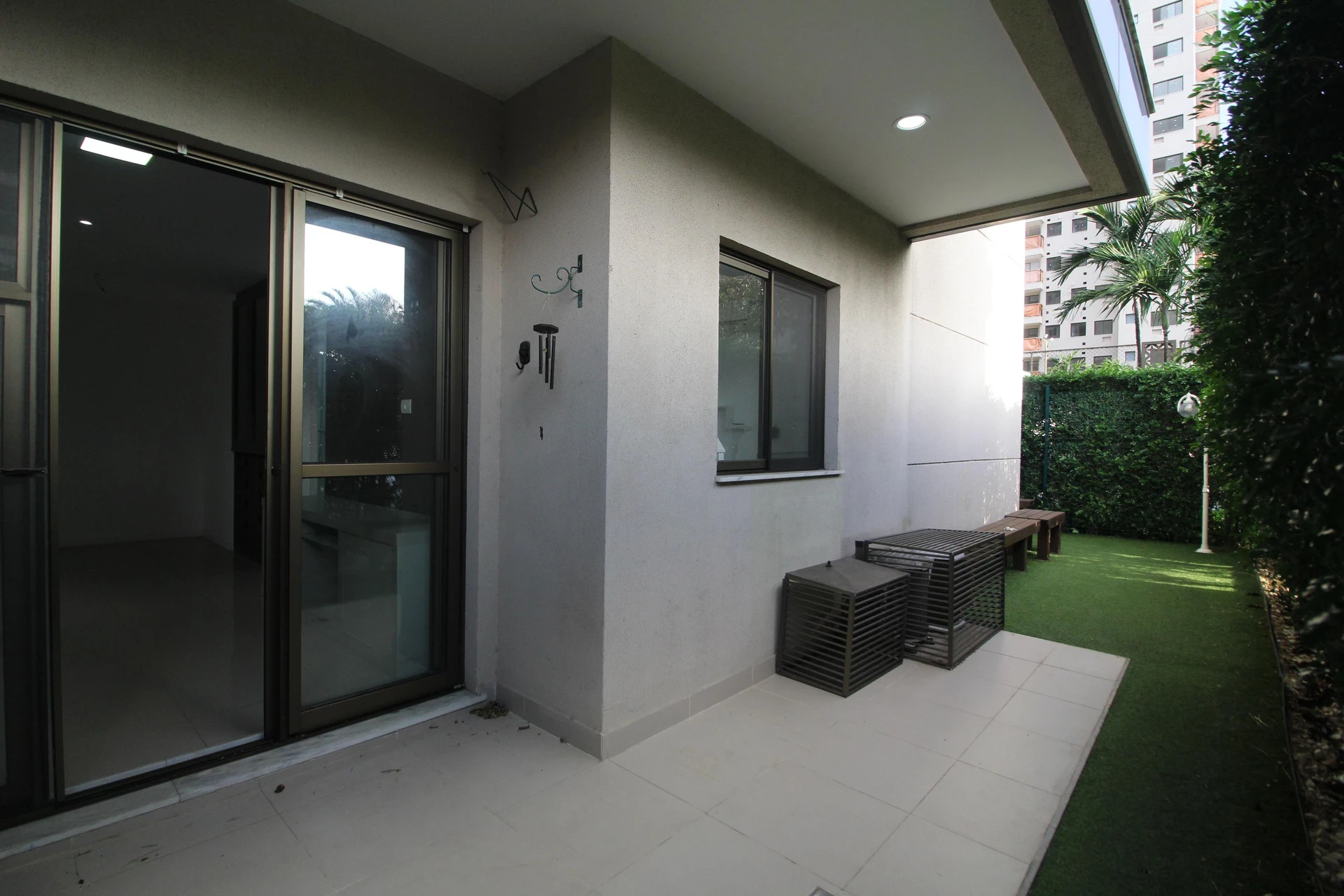Walk-in closet in a 3-bedroom apartment, 120 m² — photo 12