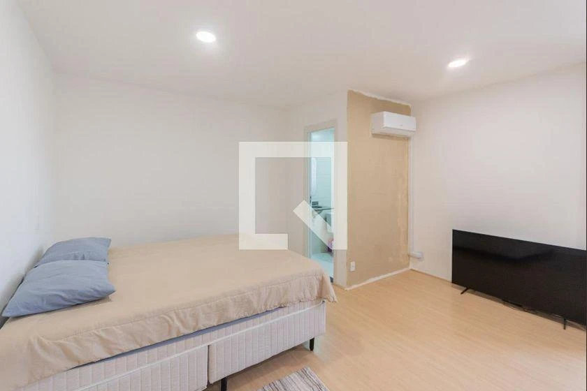Apartamento de 1 dormitorio con balcón acristalado y 32 m² — photo 14