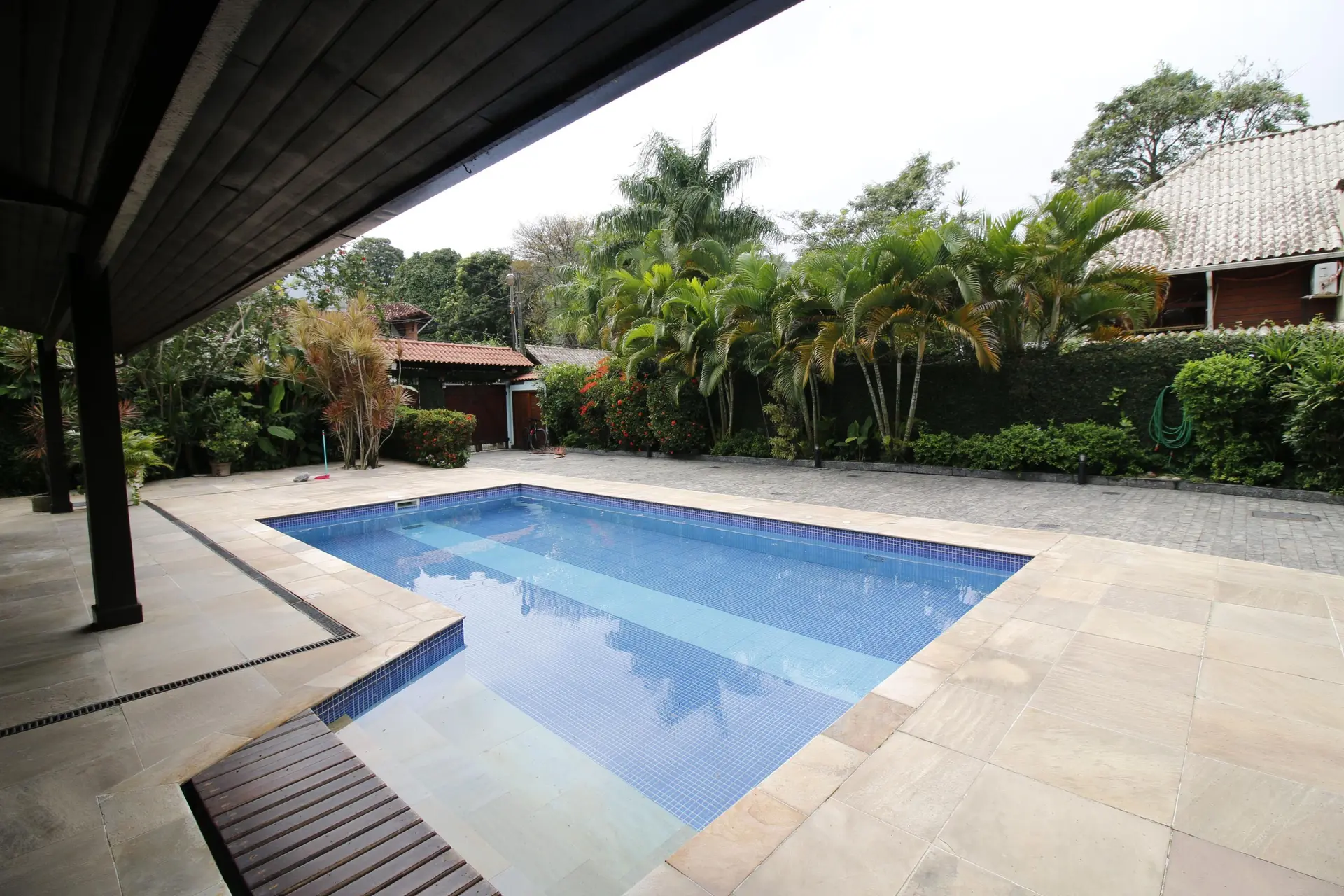 3-bedroom house with a garden — photo 8