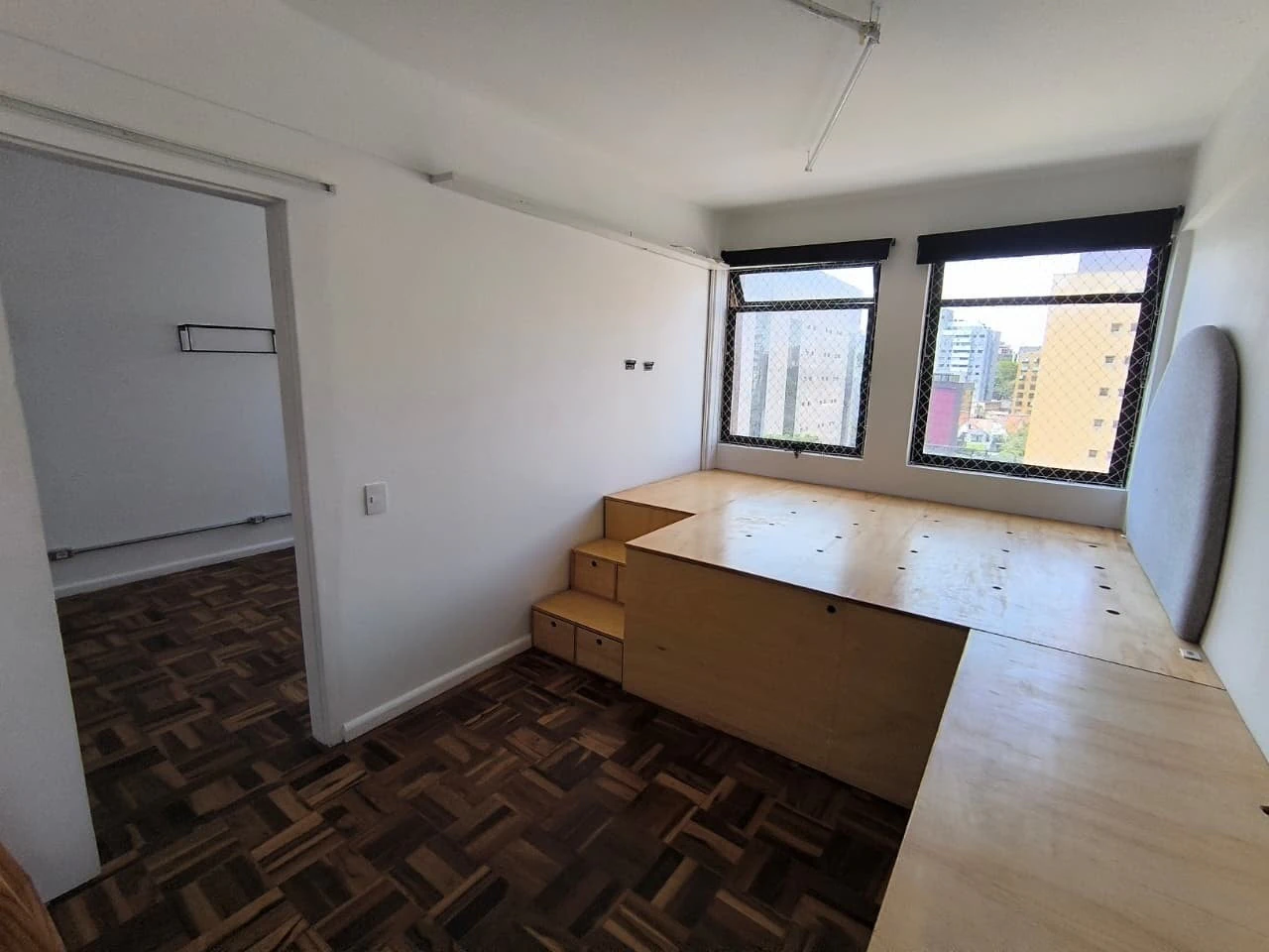 Home office in a one-bedroom apartment, 54 m² — photo 3