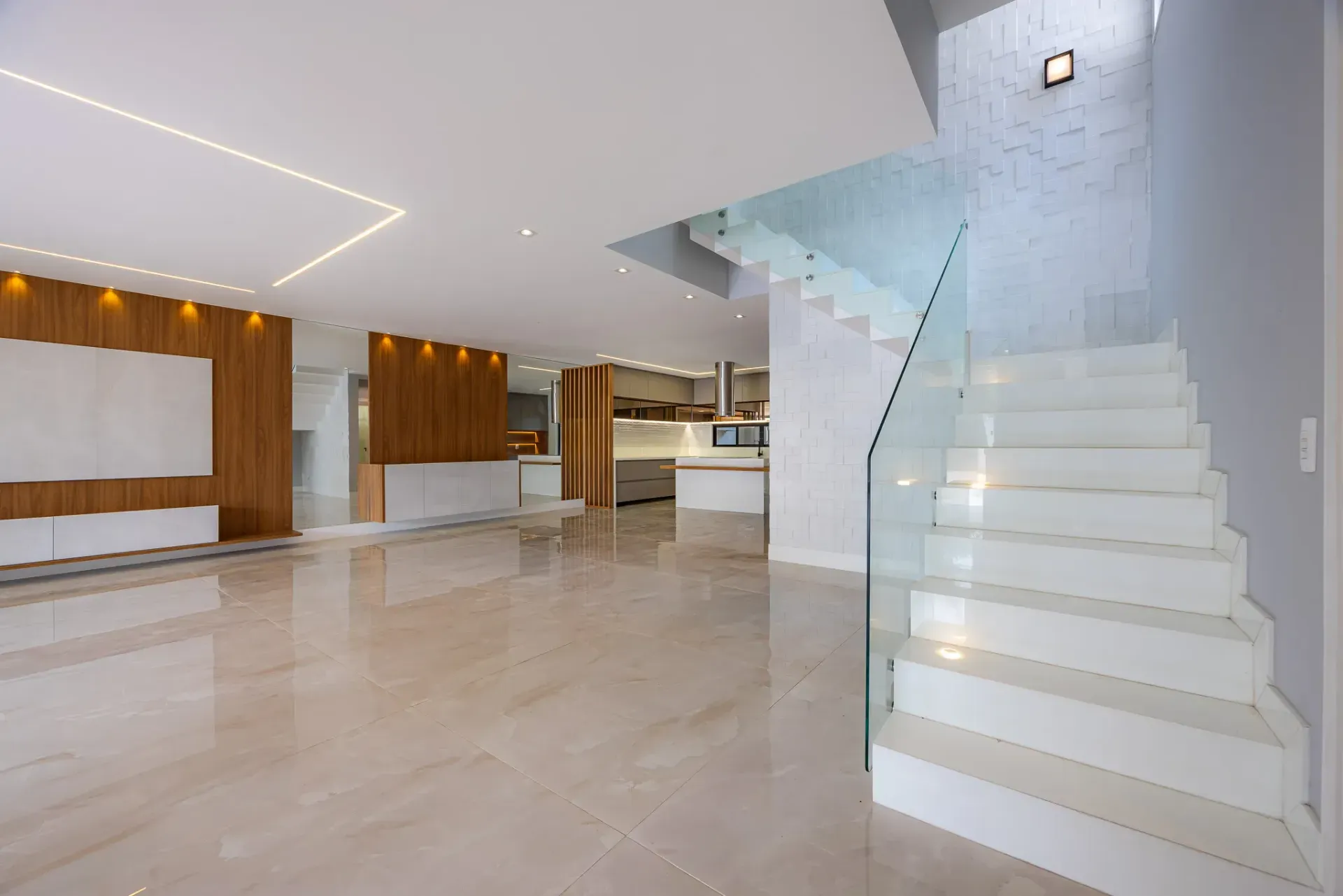 Furnished house with 5 suites and floor-to-ceiling windows — photo 3