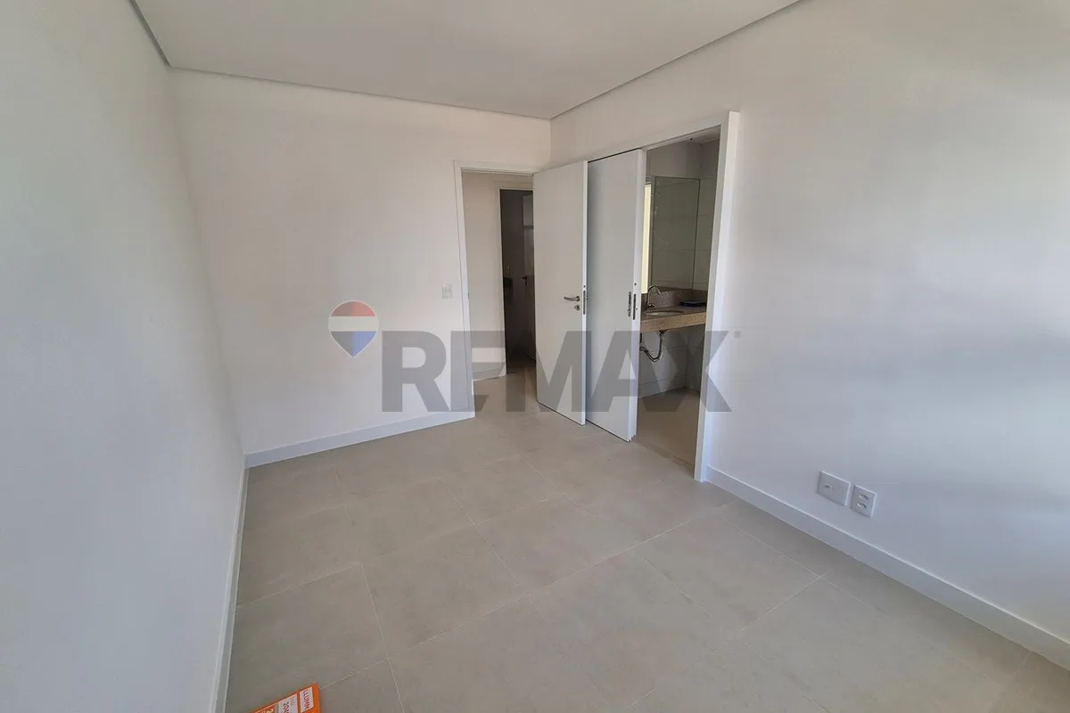 3-bedroom apartment in a building with a gym — photo 28