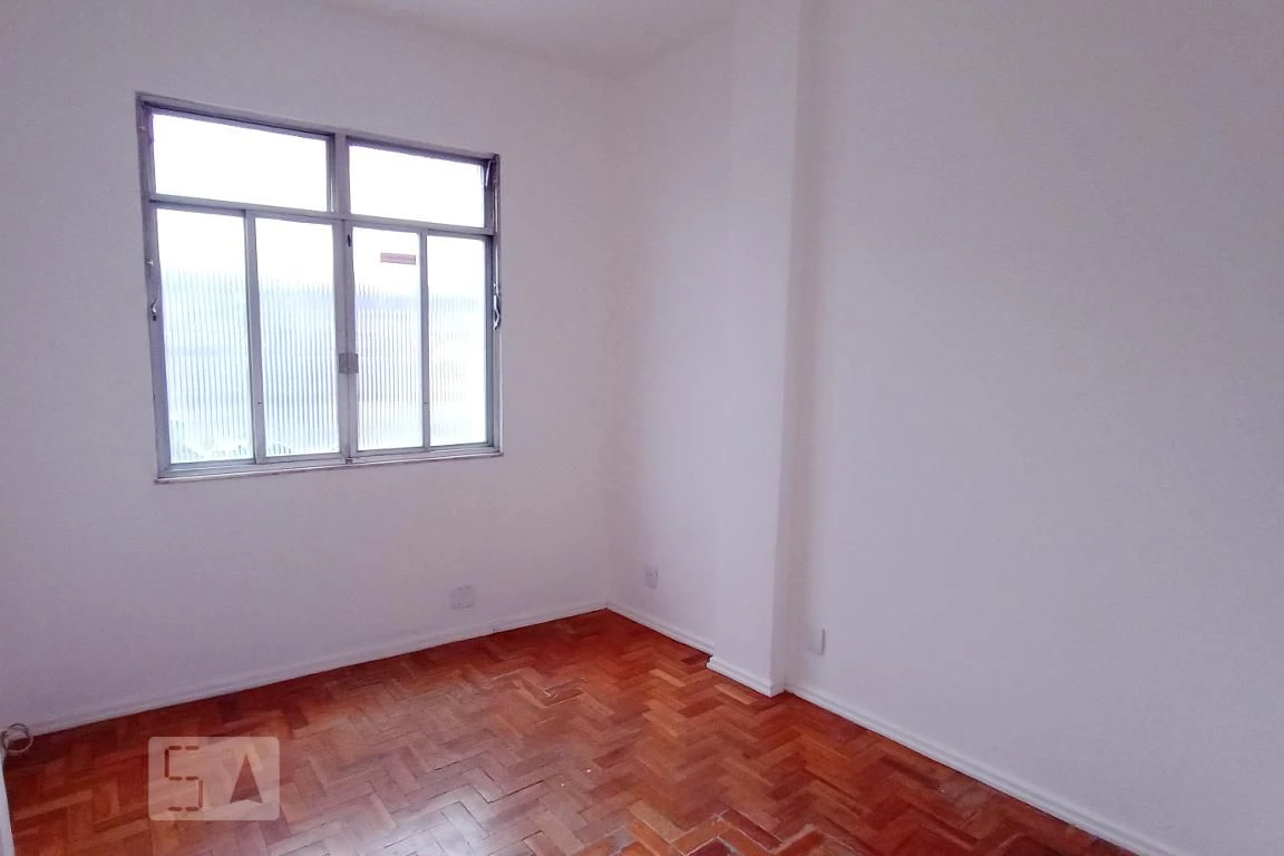 Wood or laminate floors in a 2-bedroom apartment, 55 m² — photo 13