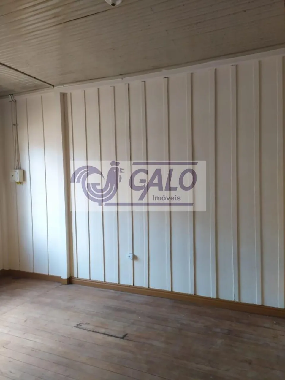 2-bedroom house with wood or laminate floors in Curitiba — photo 7