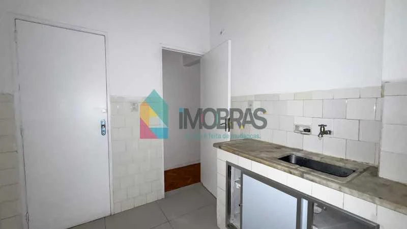 Wood or laminate floors in a 2-bedroom apartment, 65 m² — photo 10