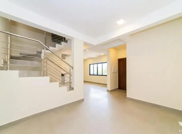 Two-story house with 3 bedrooms and 230 m², 2 parking spots — photo 5