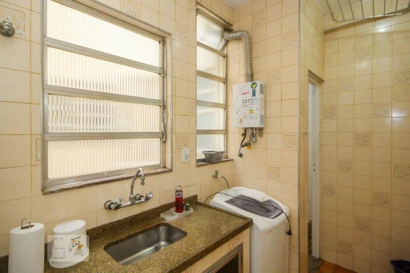 One-bedroom apartment with a washing machine — photo 13