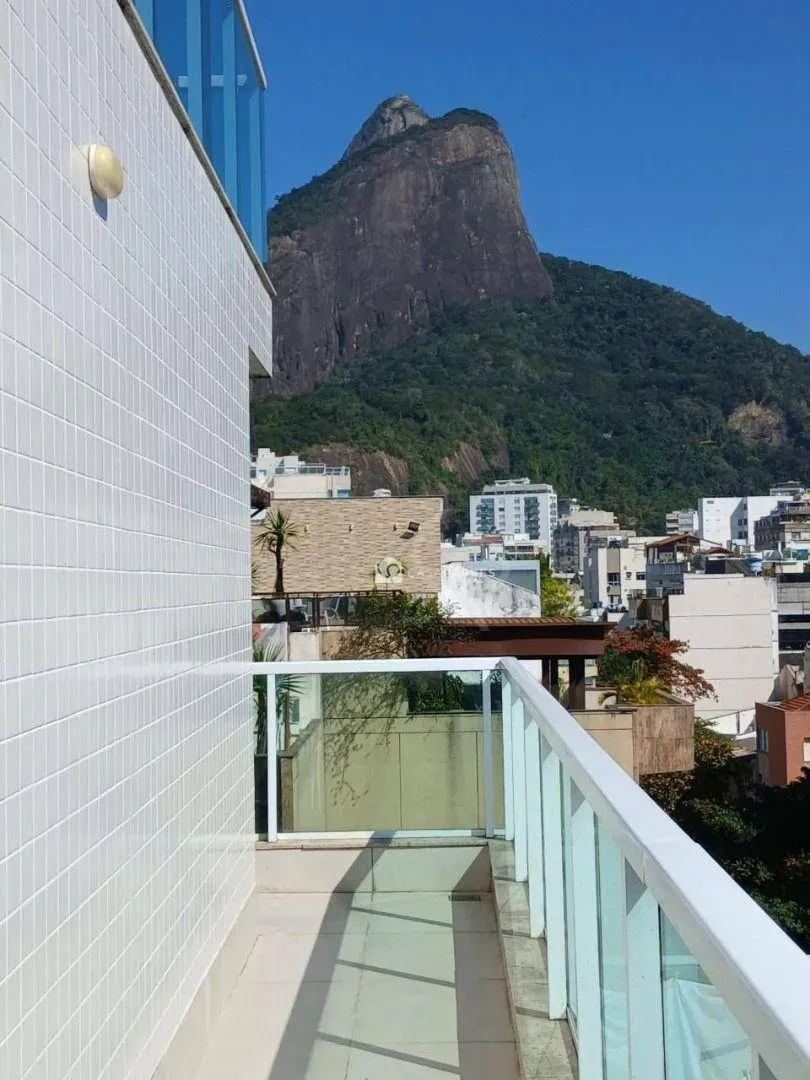 Penthouse with 3 bedrooms and 4 bathrooms — photo 32