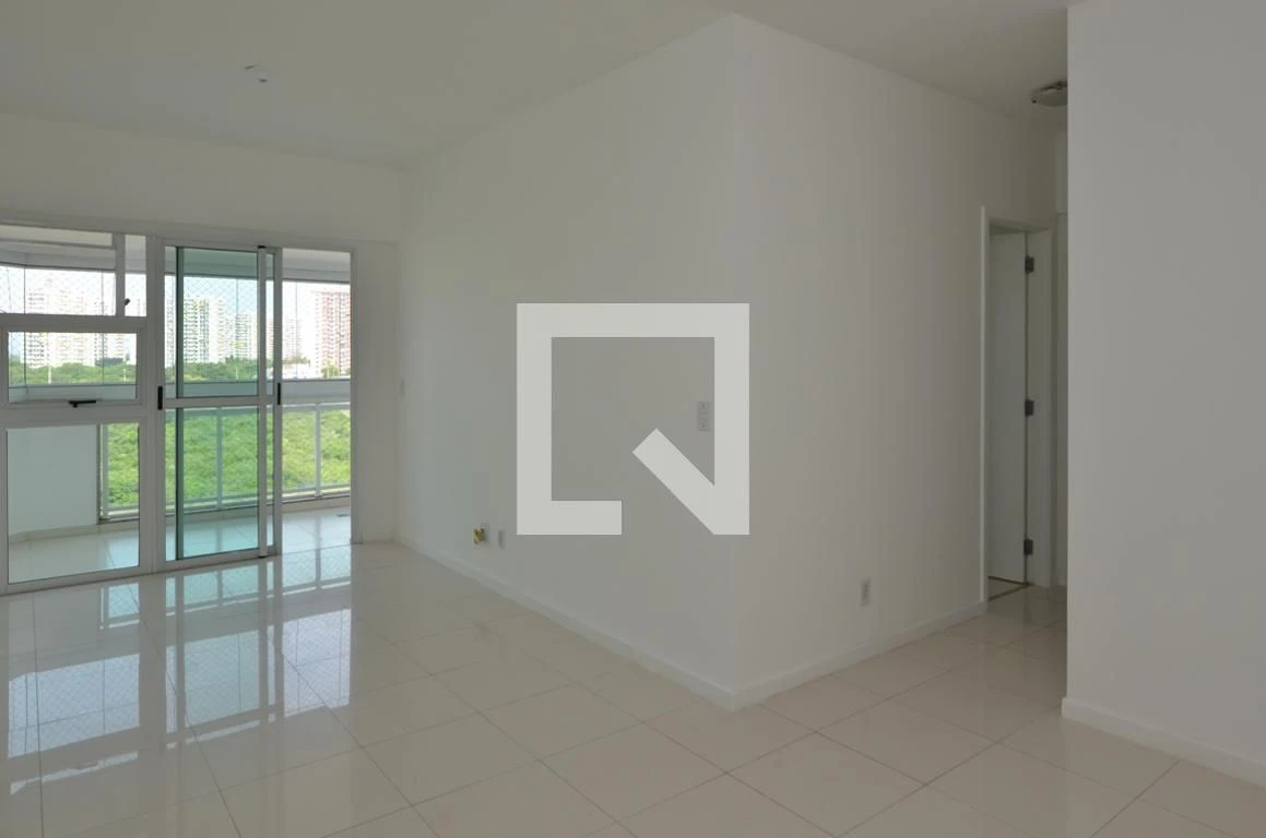 Квартира 80 м² із заскленим балконом та робочим місцем — photo 19