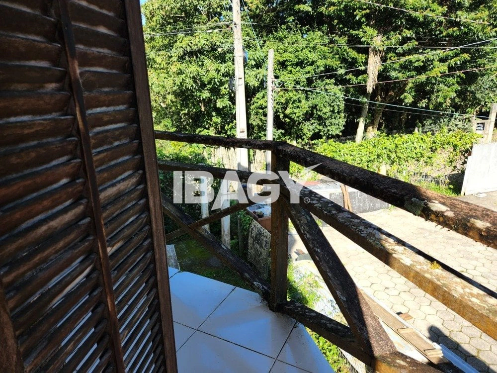 House with 3 bedrooms and a private BBQ area — photo 18