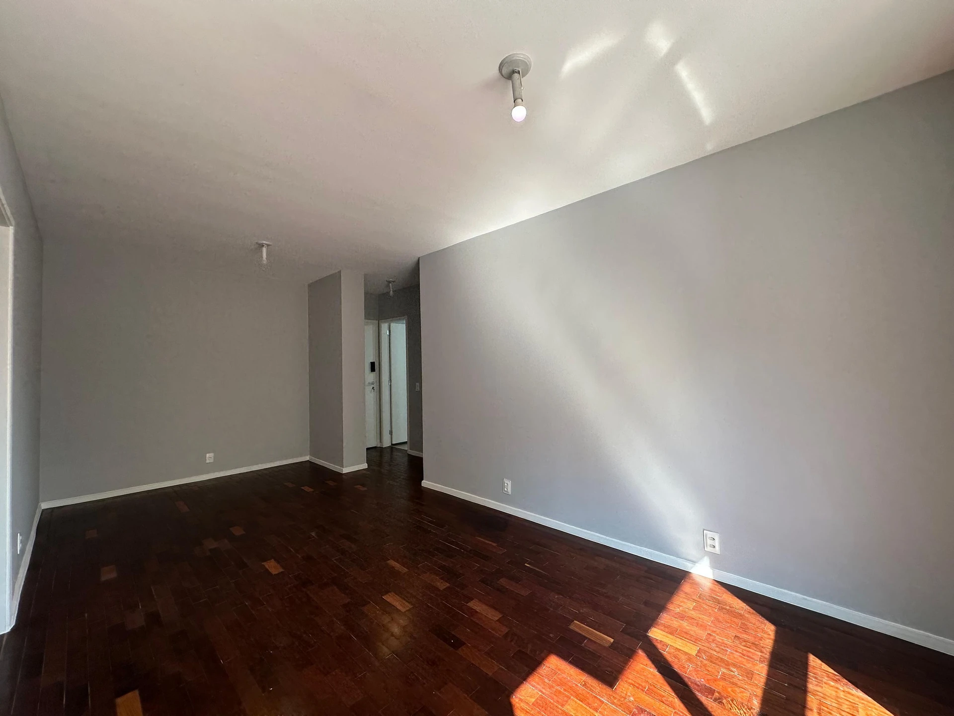 Квартира 82 м² із заскленим балконом та видом на гори — photo 31
