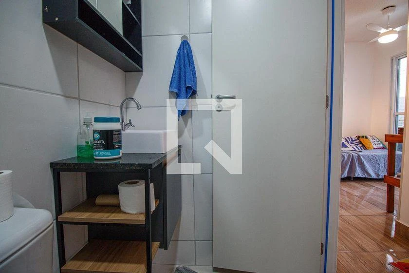 2-bedroom apartment in a building with a gym — photo 2