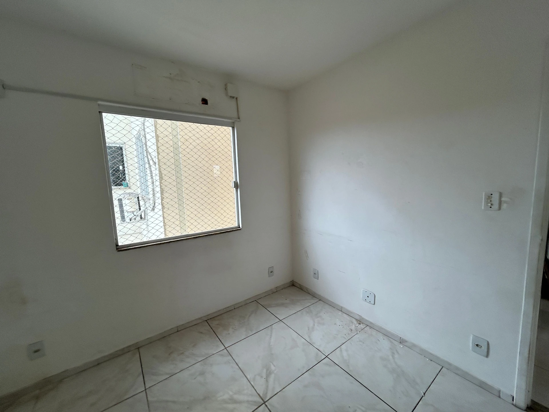 Balcony with a grill in a 3-bedroom apartment, 130 m² — photo 40
