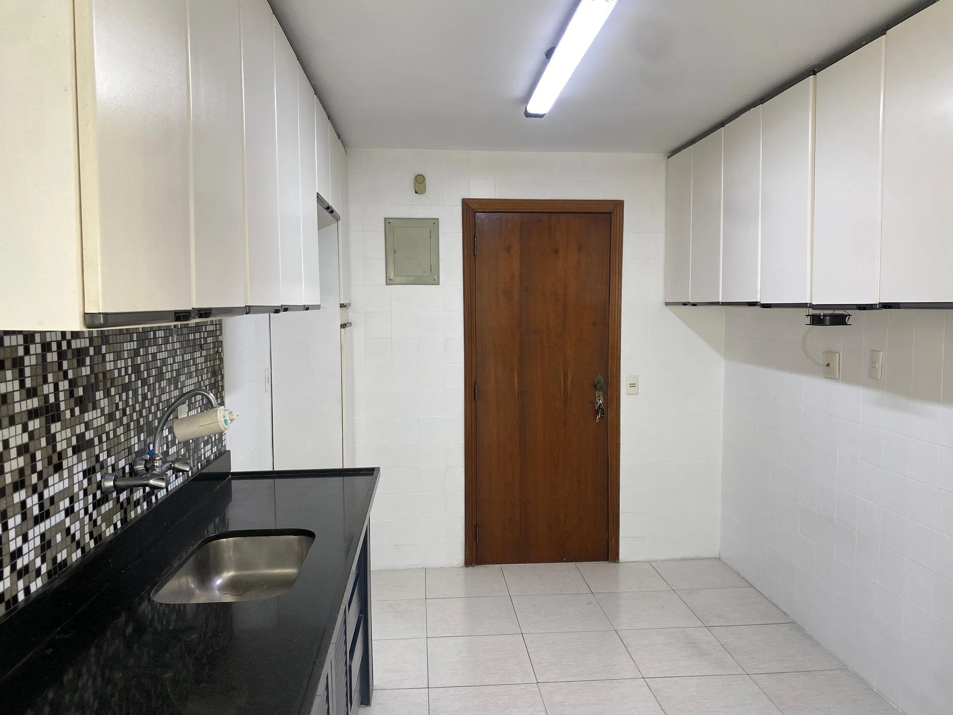 Apartment with 3 bedrooms and built-in wardrobes — photo 9