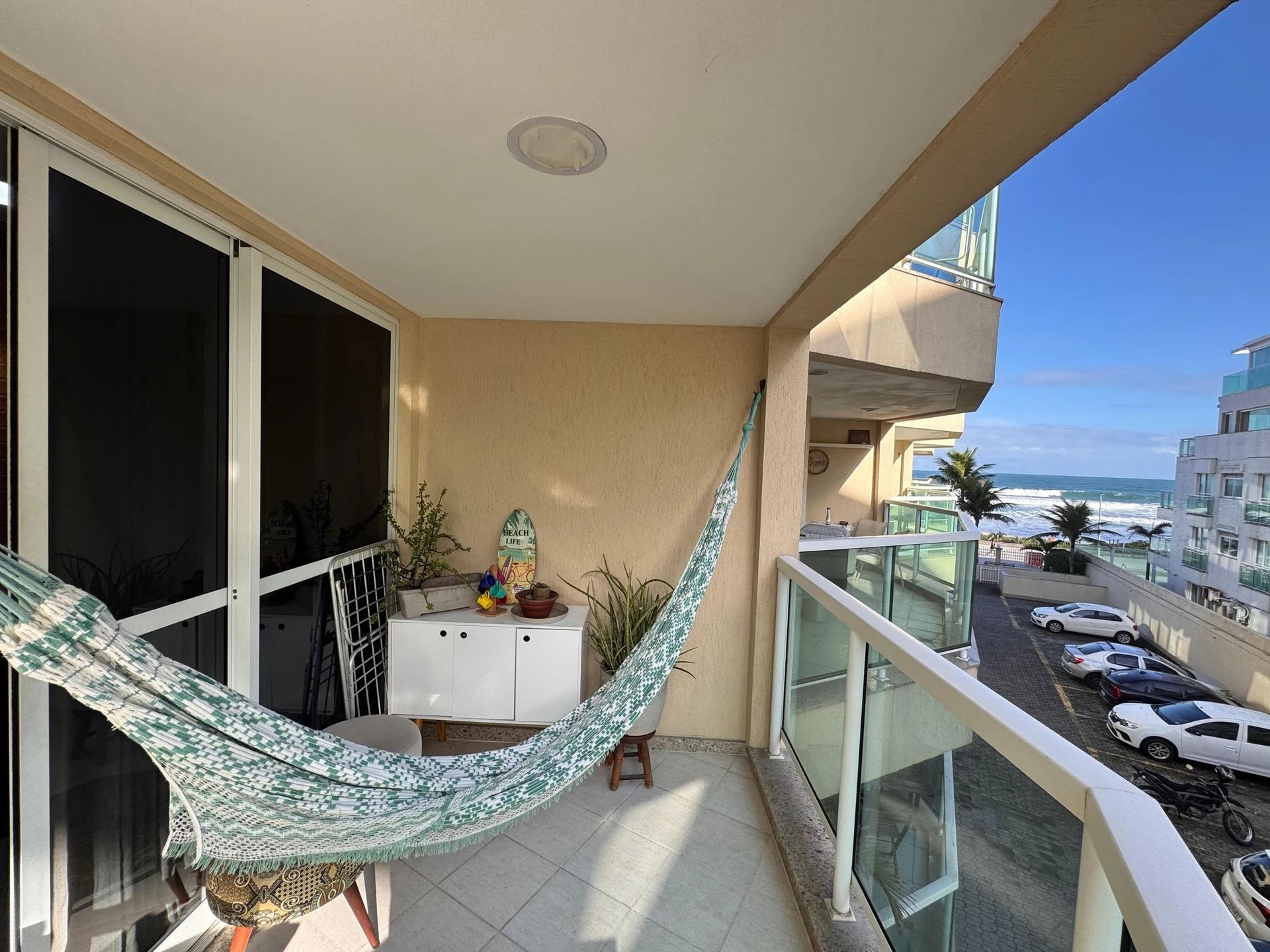 Furnished 1-bedroom apartment with a glass balcony — photo 3