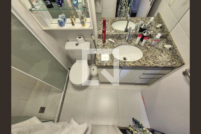 2-bedroom apartment in a building with a gym — photo 17