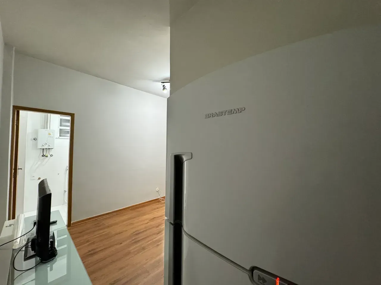 Furnished 1-bedroom apartment with a gas stove — photo 2