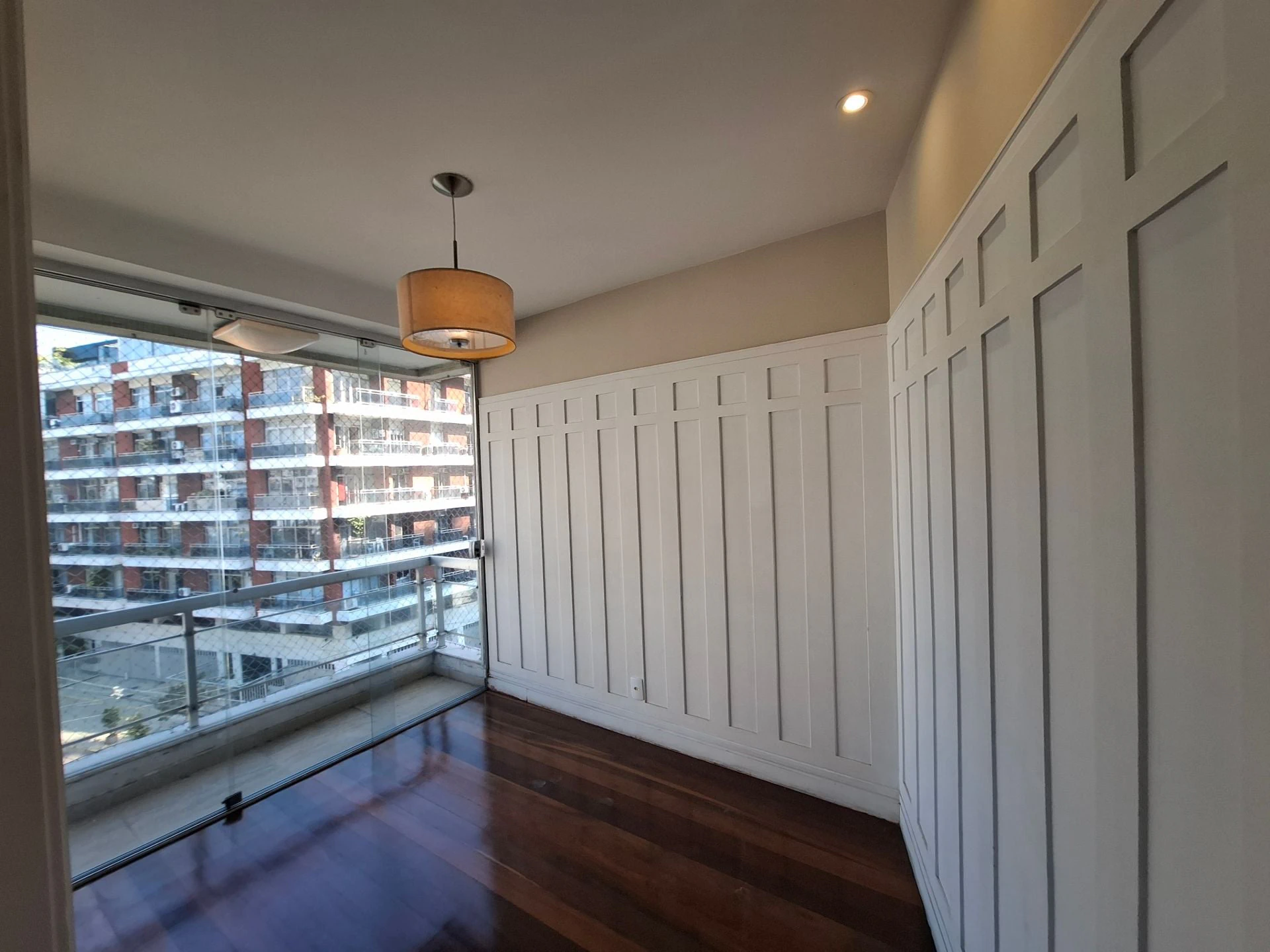 Floor-to-ceiling windows in a 3-bedroom apartment, 150 m² — photo 9