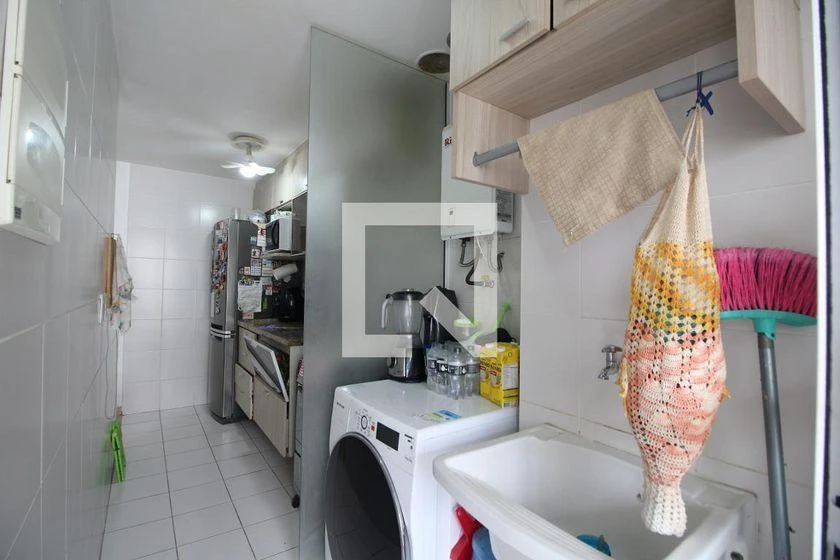Glass-enclosed balcony in a 2-bedroom apartment, 78 m² — photo 37