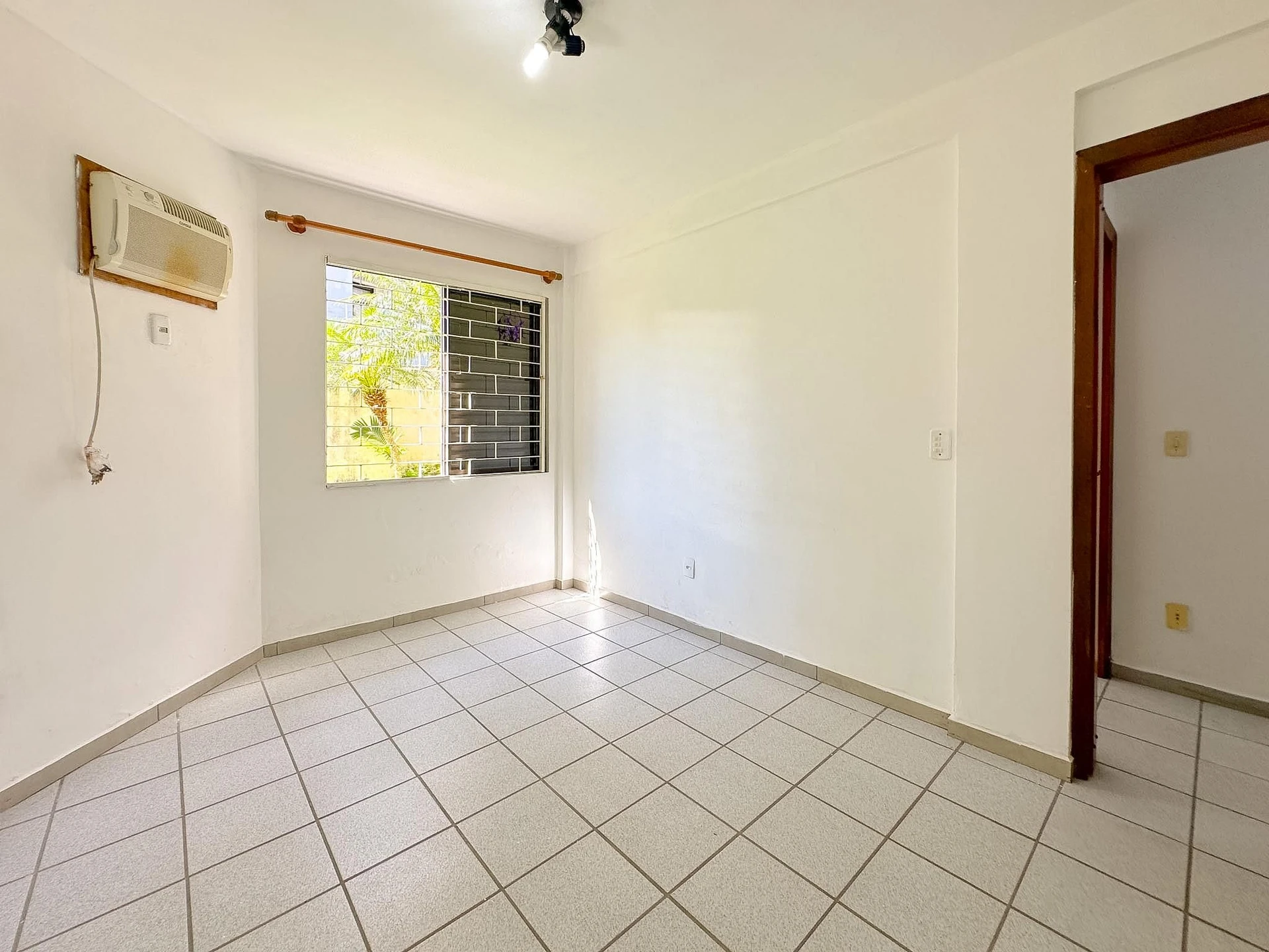3-bedroom apartment with a grill on the balcony — photo 40