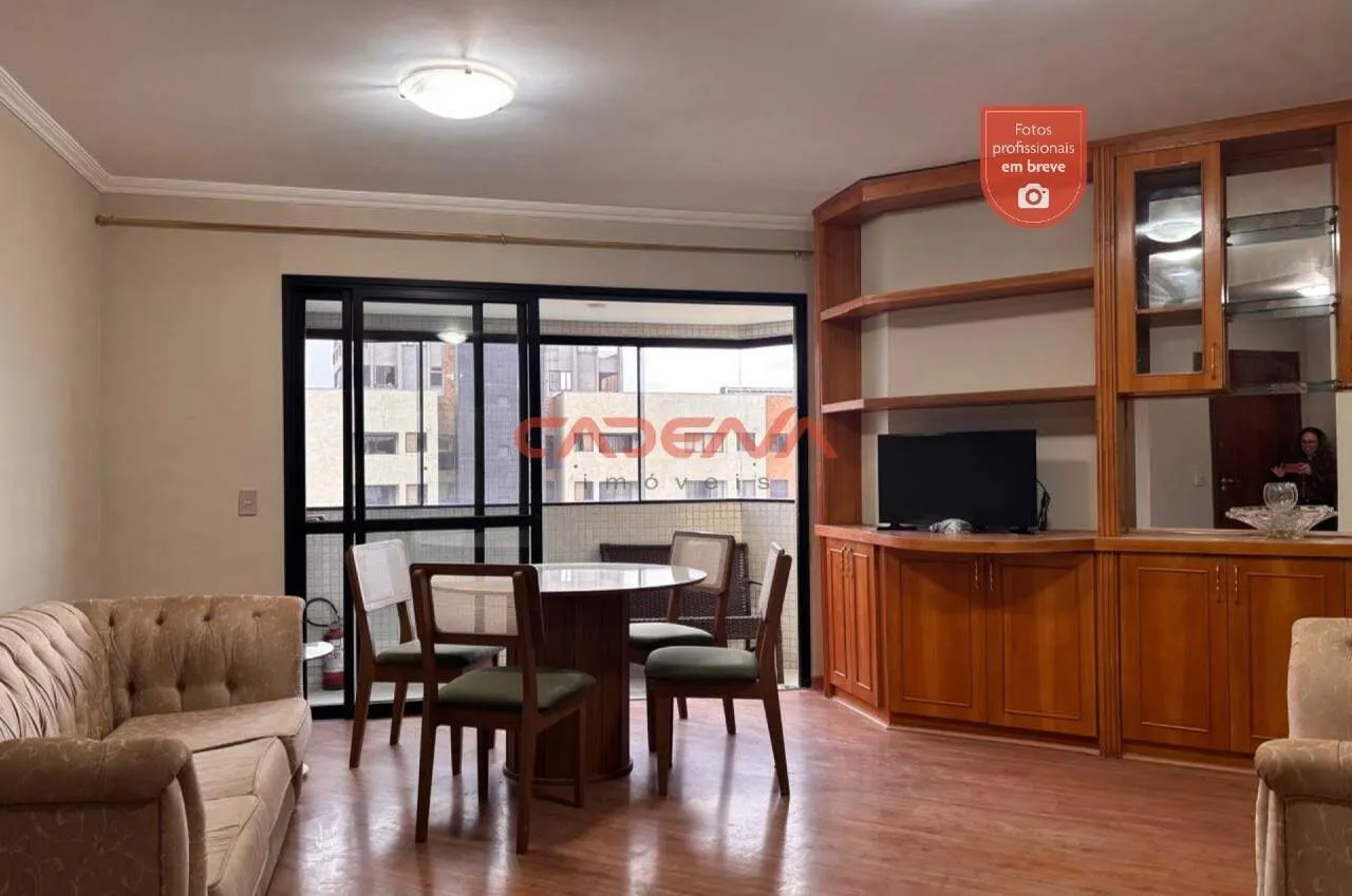 Departamento de 2 dormitorios con balcón cerrado con vidrio