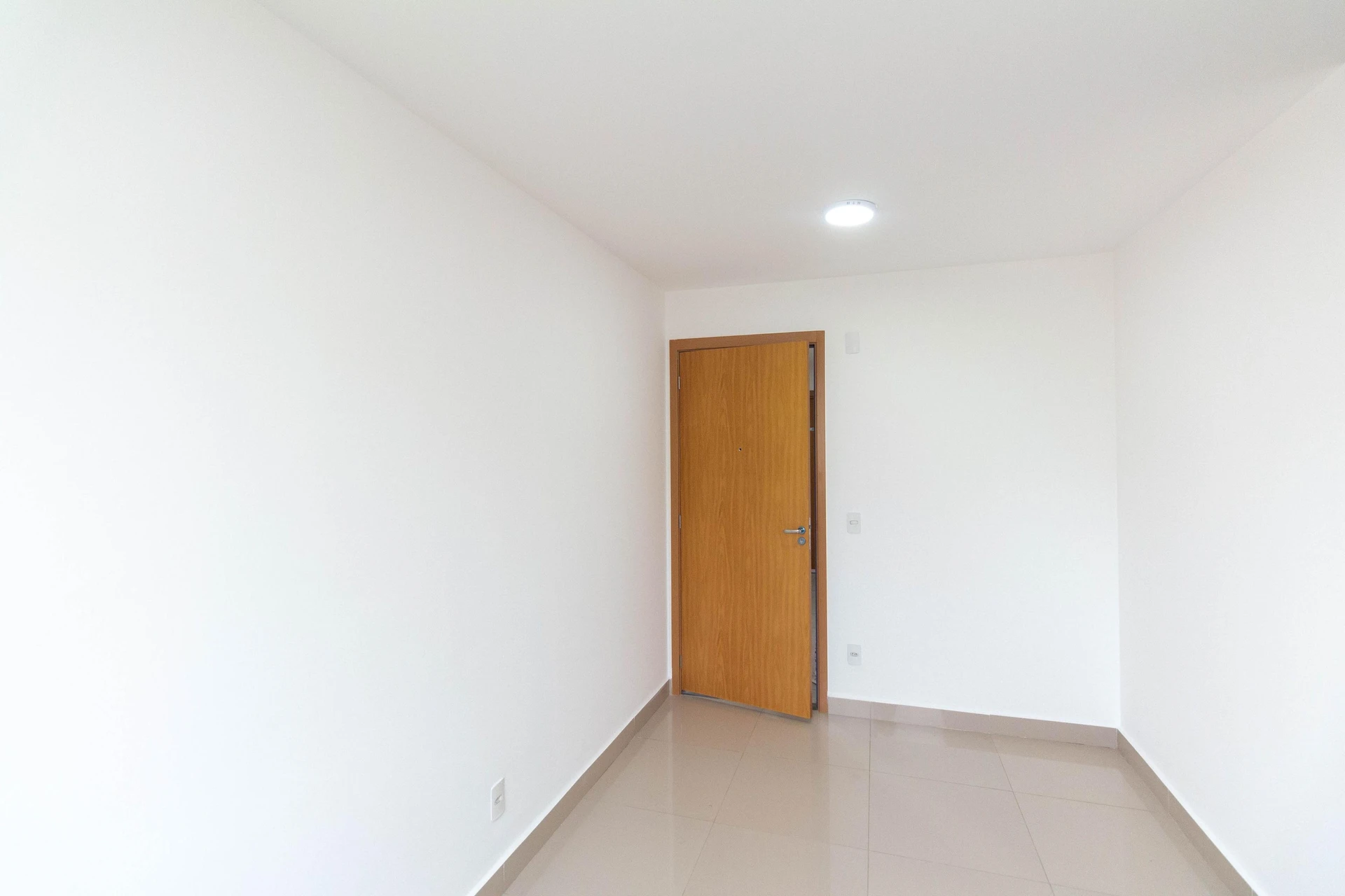 2-bedroom apartment in a building with a gym — photo 39