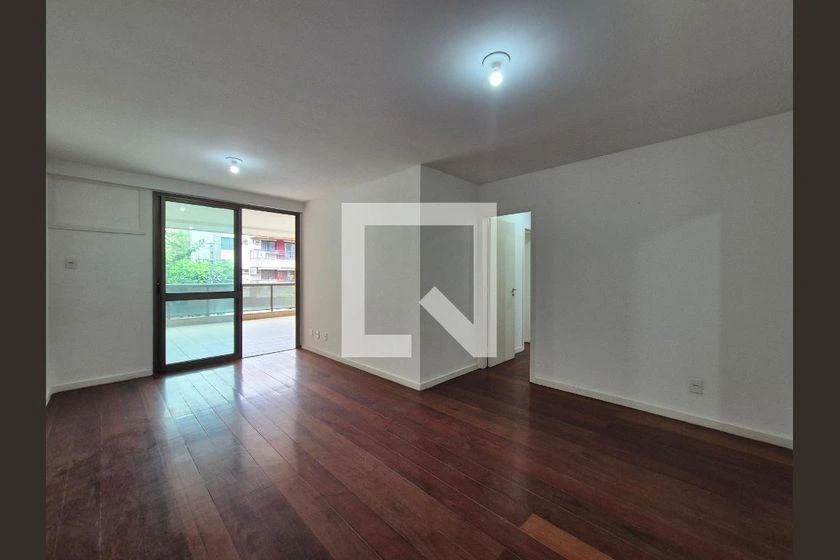 3-bedroom apartment in a building with a pool — photo 7