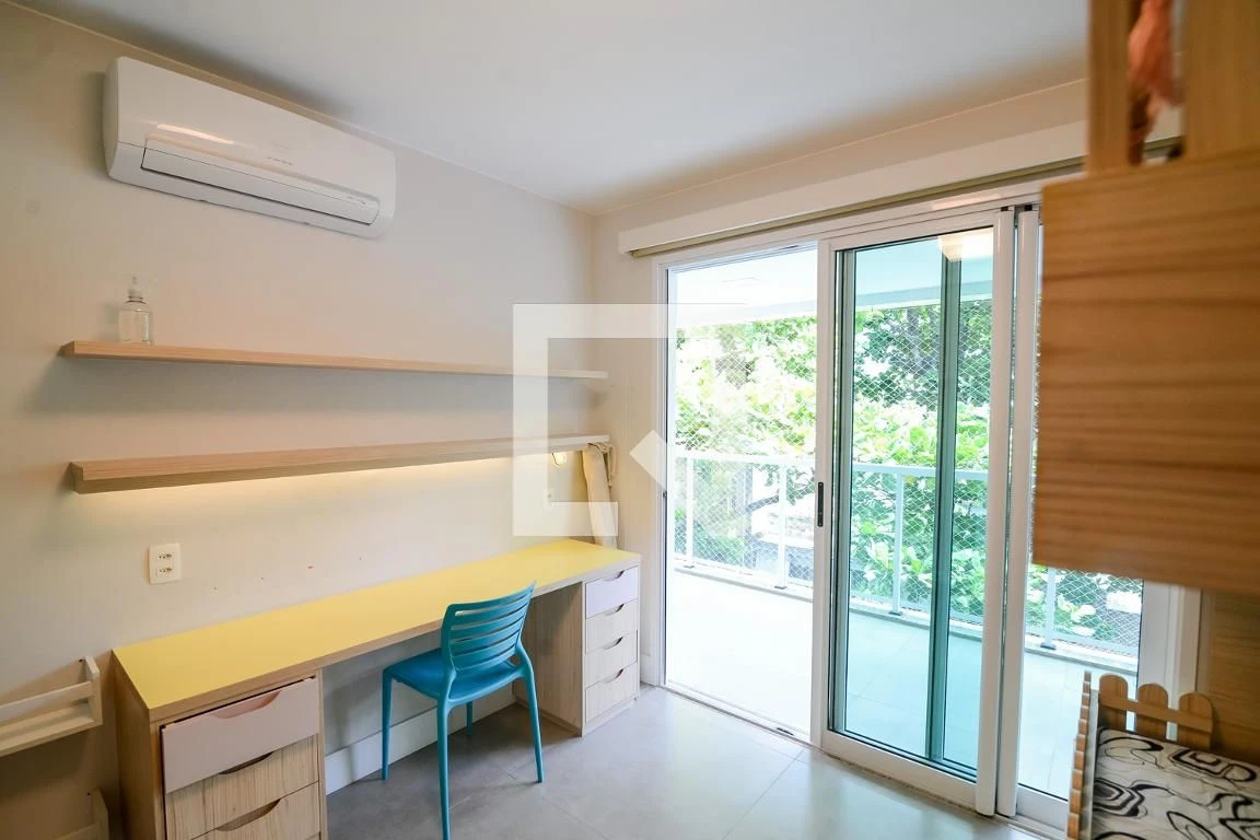 Furnished 4-bedroom apartment with 4 bathrooms — photo 37