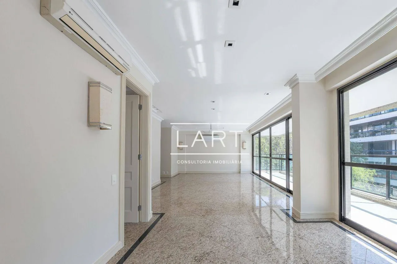 Apartamento com 3 quartos e armários embutidos — photo 15