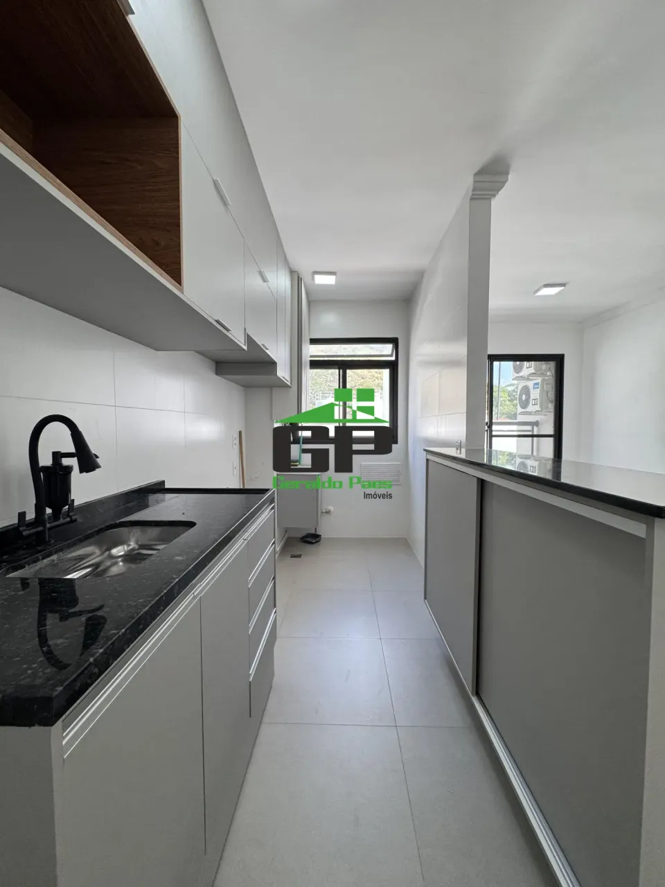 Apartamento para locação com 2 quartos, 1 vaga e varanda — photo 3