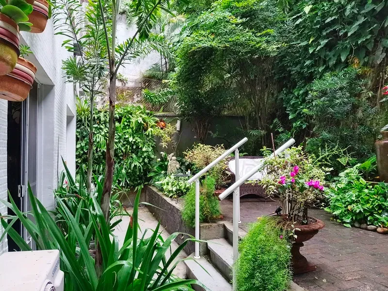 Apartment with 4 bedrooms and a enclosed glass balcony — photo 21
