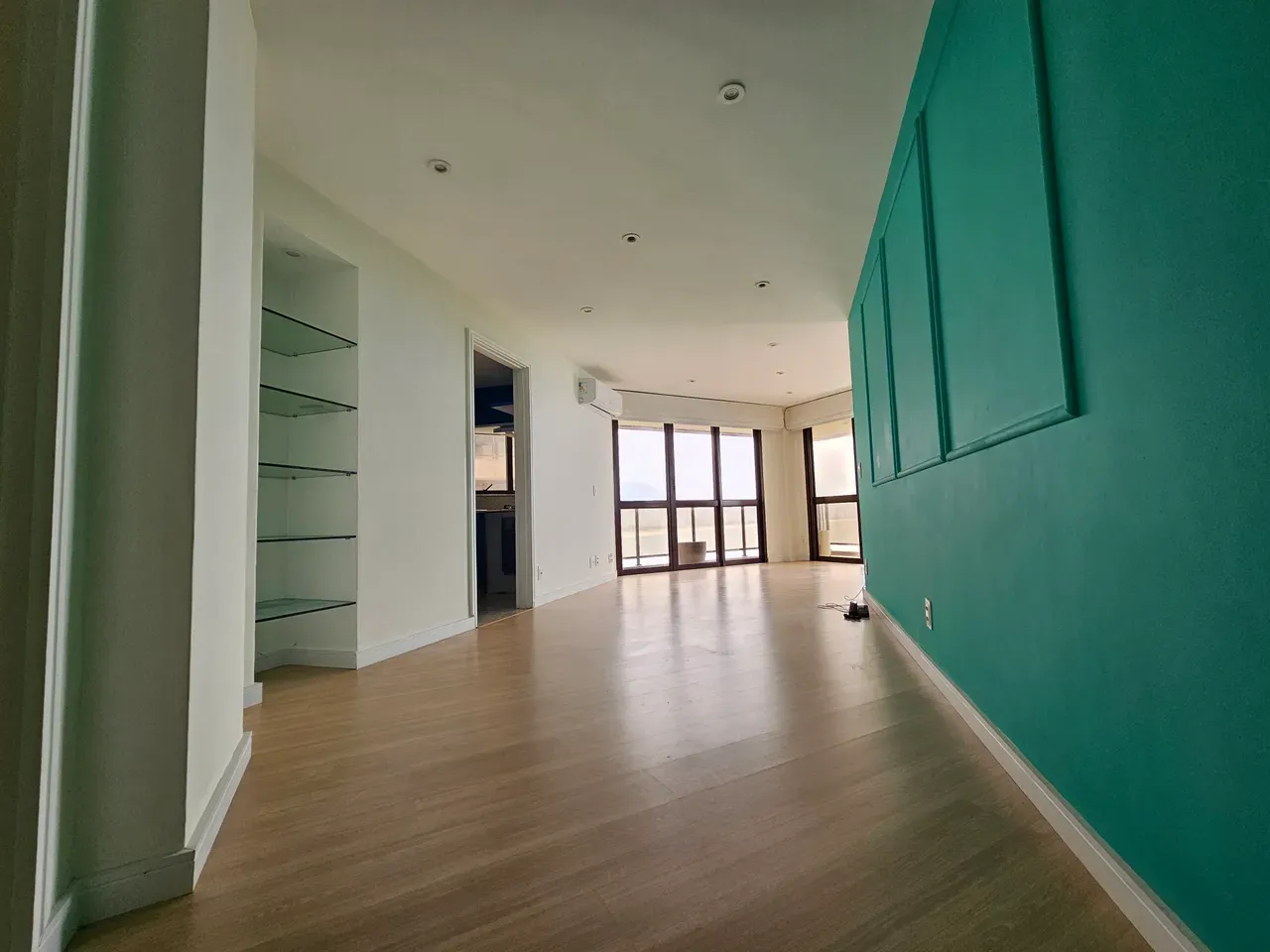 Apartment on the 8th floor with floor-to-ceiling windows — photo 5
