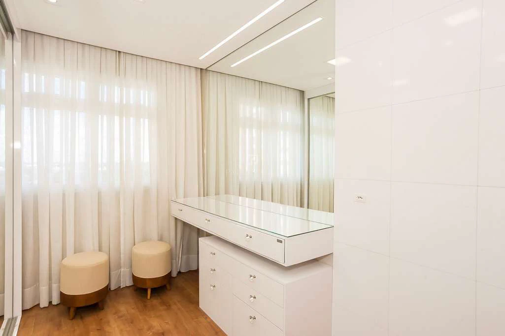 3-bedroom apartment with an open-plan kitchen — photo 5