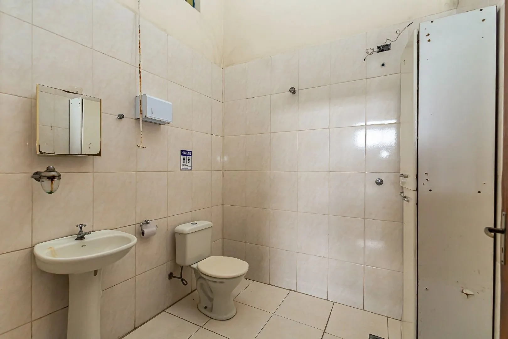 Casa com 2 dormitórios e 300 m² — photo 50